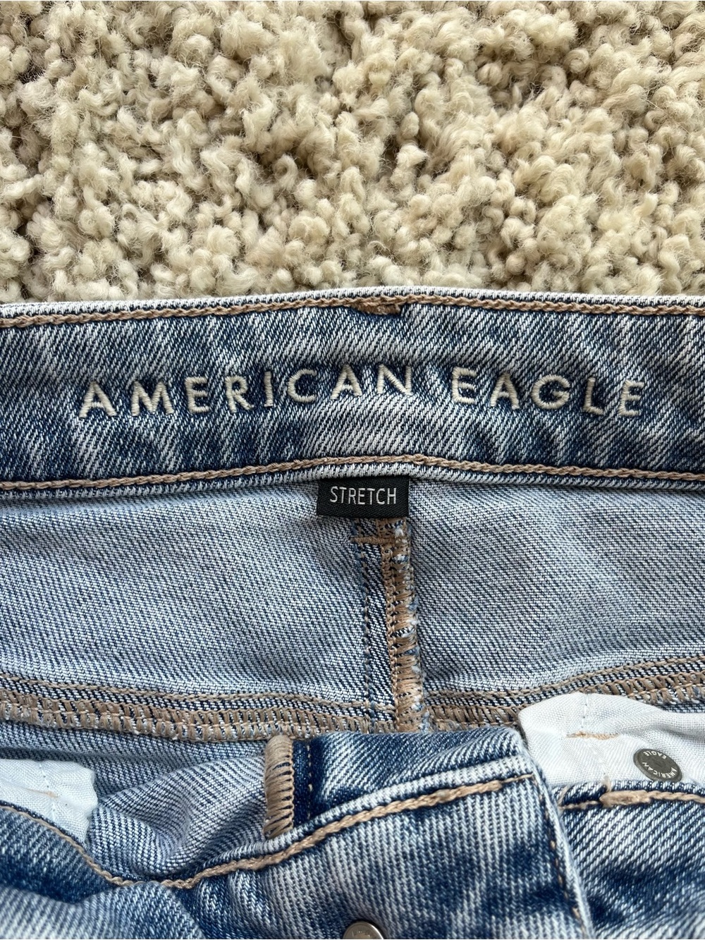 American Eagle High-Waisted Light Blue Mom Jeans - Picture 8 of 10